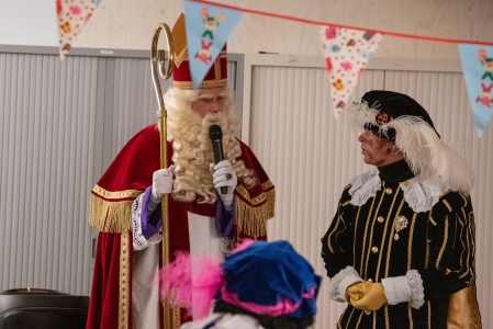 2025-11-23 Sint leest voor-66